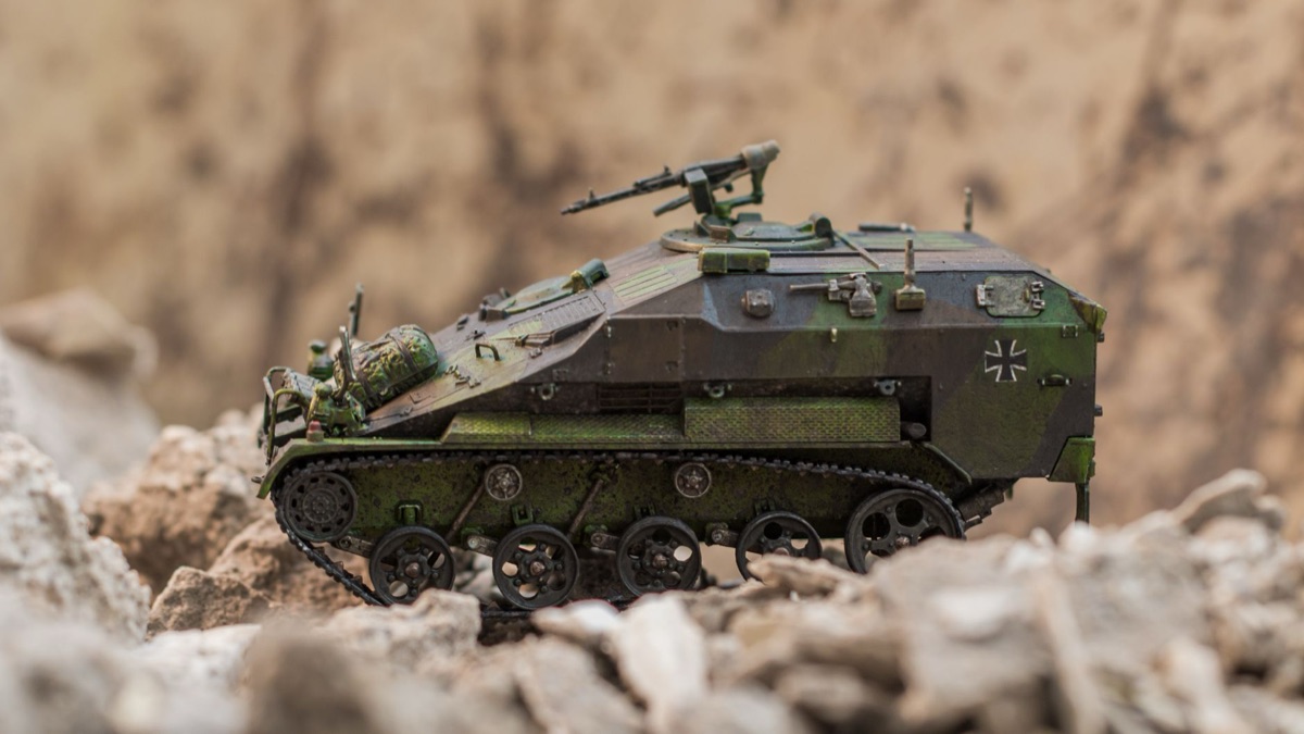 italienische militärische fahrzeug in libyschem wüste
