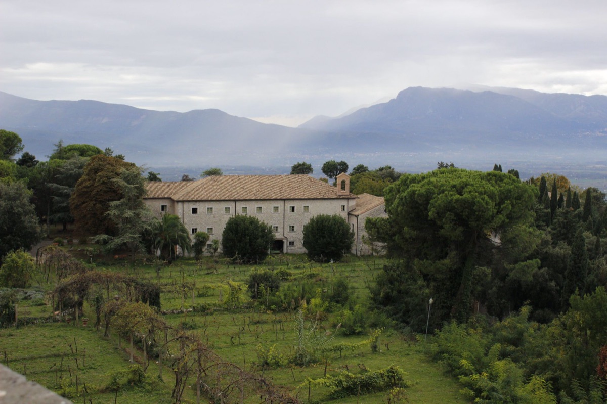 hospital en un pueblo italiano