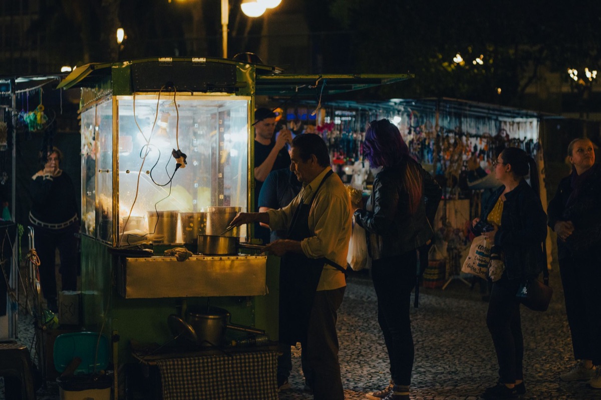 Vendeur de pâtes fraîches sur la rue de Sienne