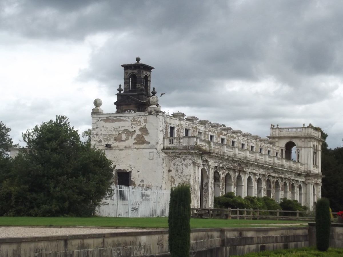 イタリアの村の広場