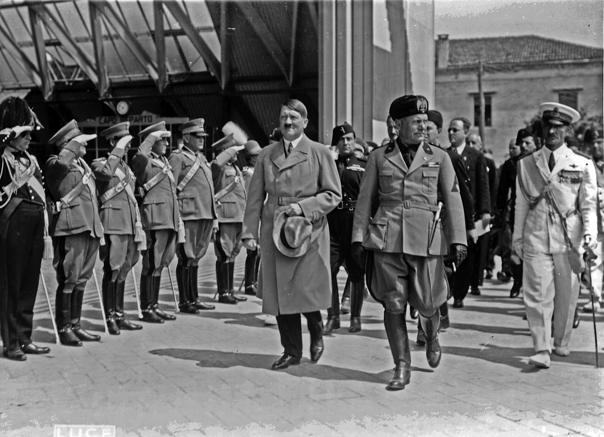 italian fascist military uniform in 1930s historical context