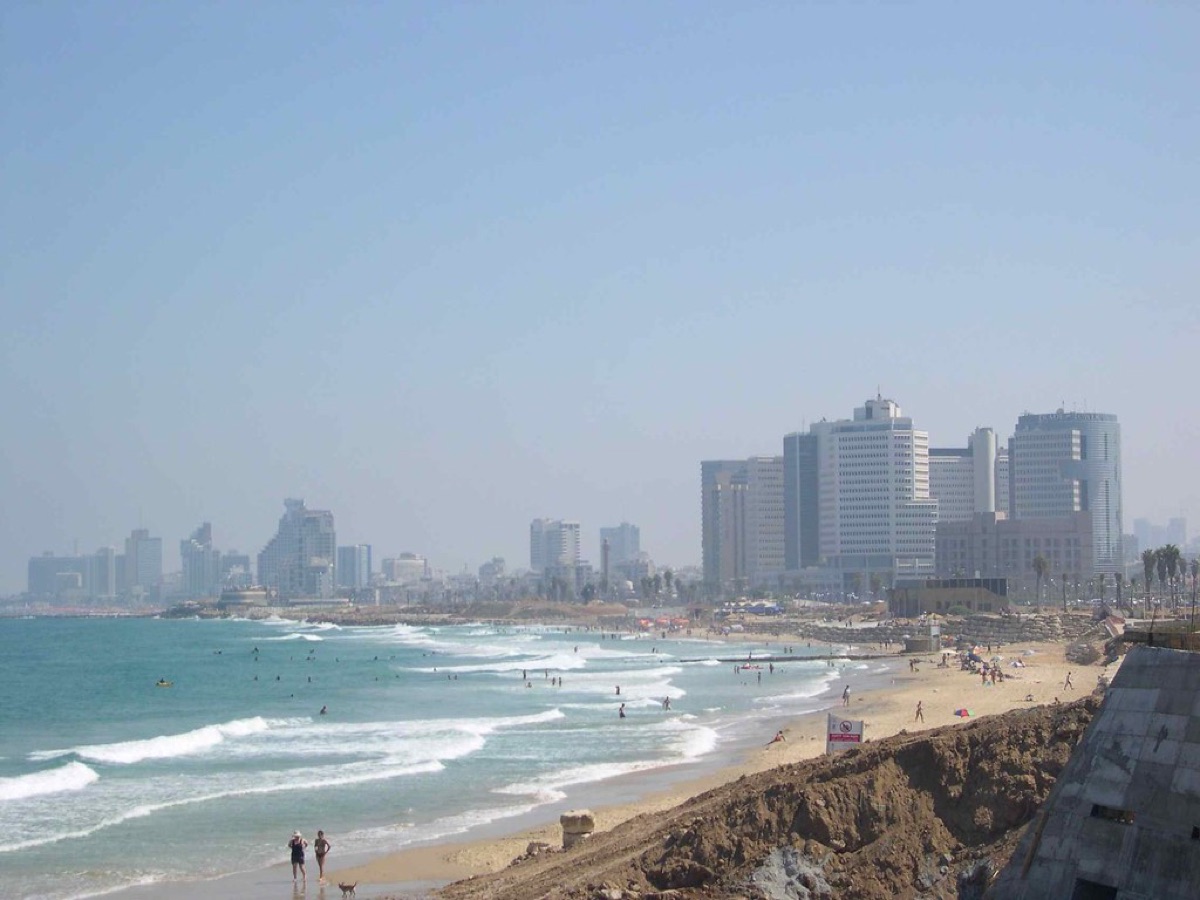 Stadt Tel Aviv mit Militärzügen