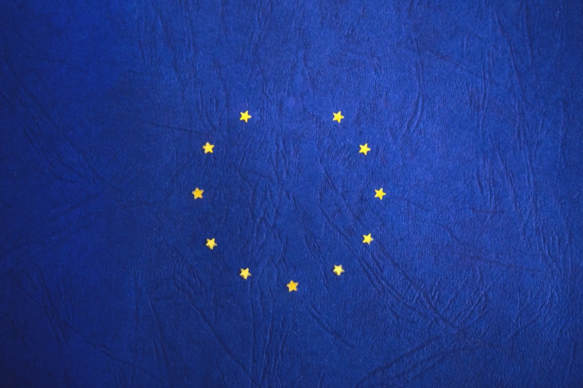 Logo de l'Union bancaire européenne et drapeau italien