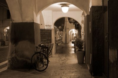アジア系レストラン論争：現代イタリアの文化的な境界線とは